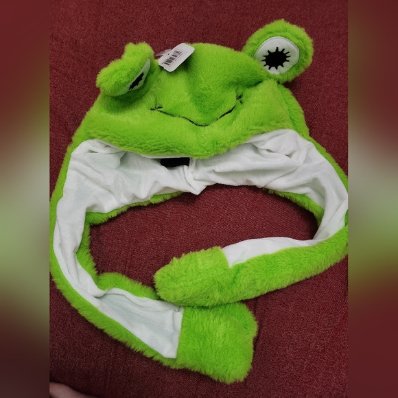 Green Frog Plush Hat - Picture 3 of 3